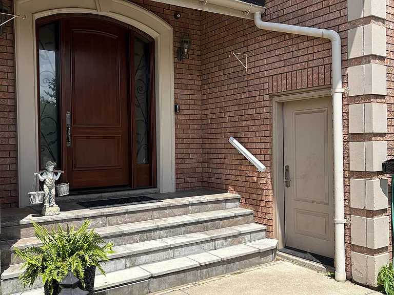 36 Leone Ln — Photo 1