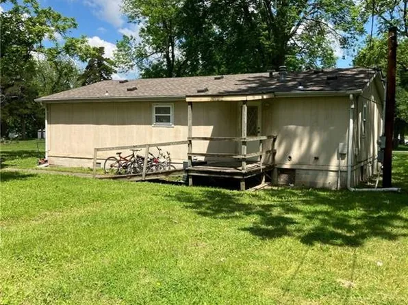 206 W 5th St, Pleasanton, KS 66075