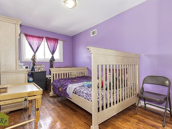 3rd image of 10519 Avenue Single