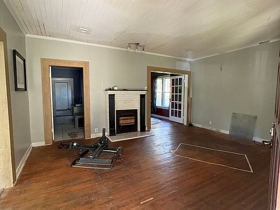 4th image of 104 Cherry St NW