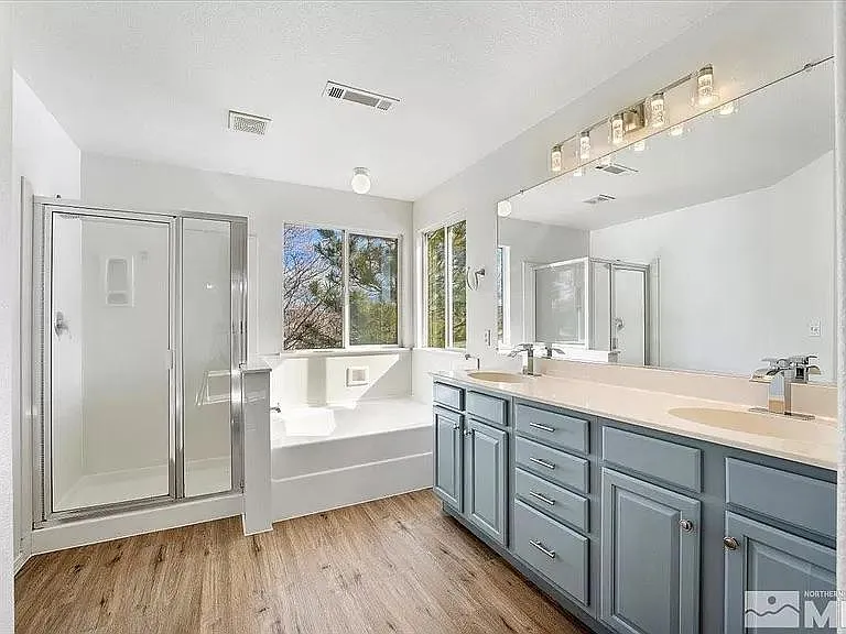 560 Golden Vista Ct — Photo 17