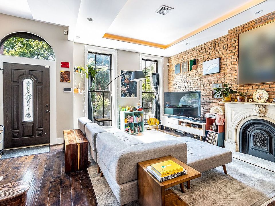 1st image of 549 Monroe St