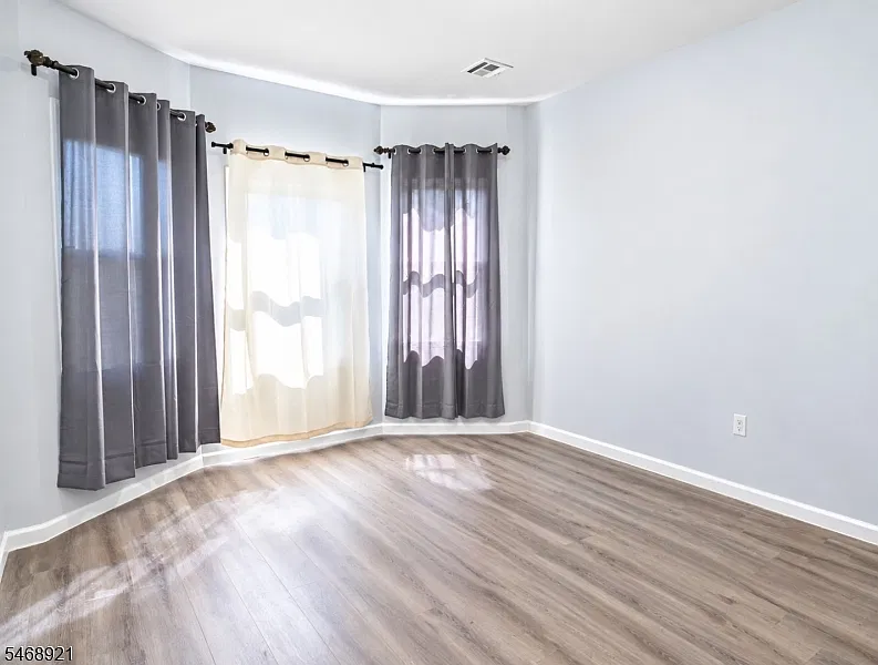 2 bed, 1.0 bath, $2,200 — Photo 4
