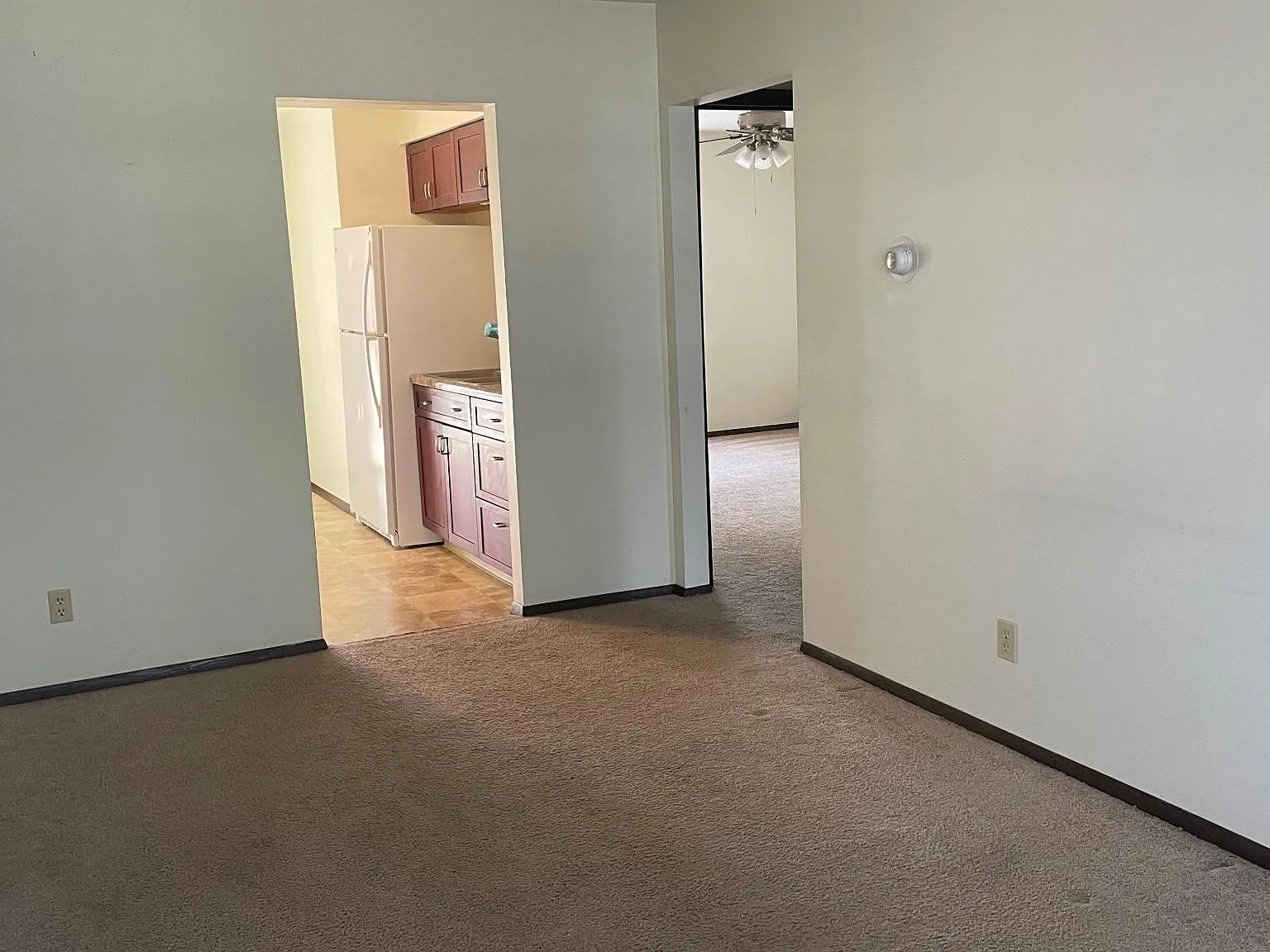 2 bed, 900 sqft, $1,225 — Photo 4