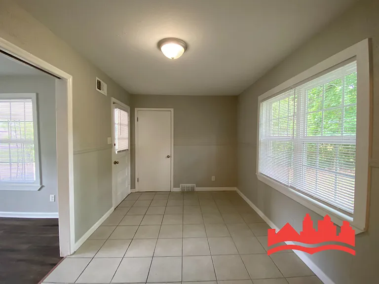 3139 Edgeware Rd S — Photo 18