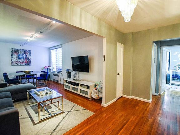 4th image of 2209 Knapp St APT 2E