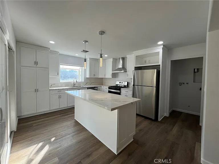 18708 Keswick St #18708 — Photo 13