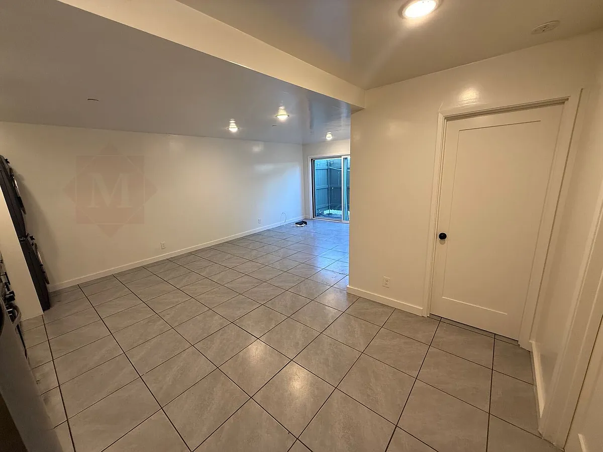 Building Photo - 4834 San Gordiano Ave #C