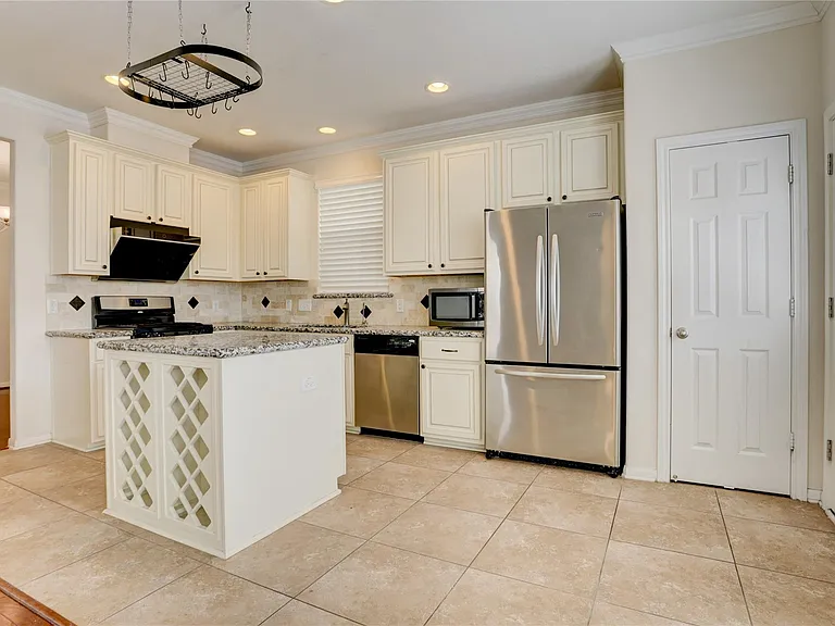 10046 Hillside Bayou Dr — Photo 8