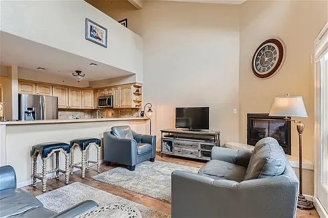 4010 Silverheels Dr — Photo 2