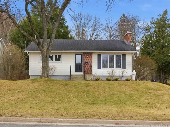 130 Edinburgh St, Fredericton, NB E3B 2C9