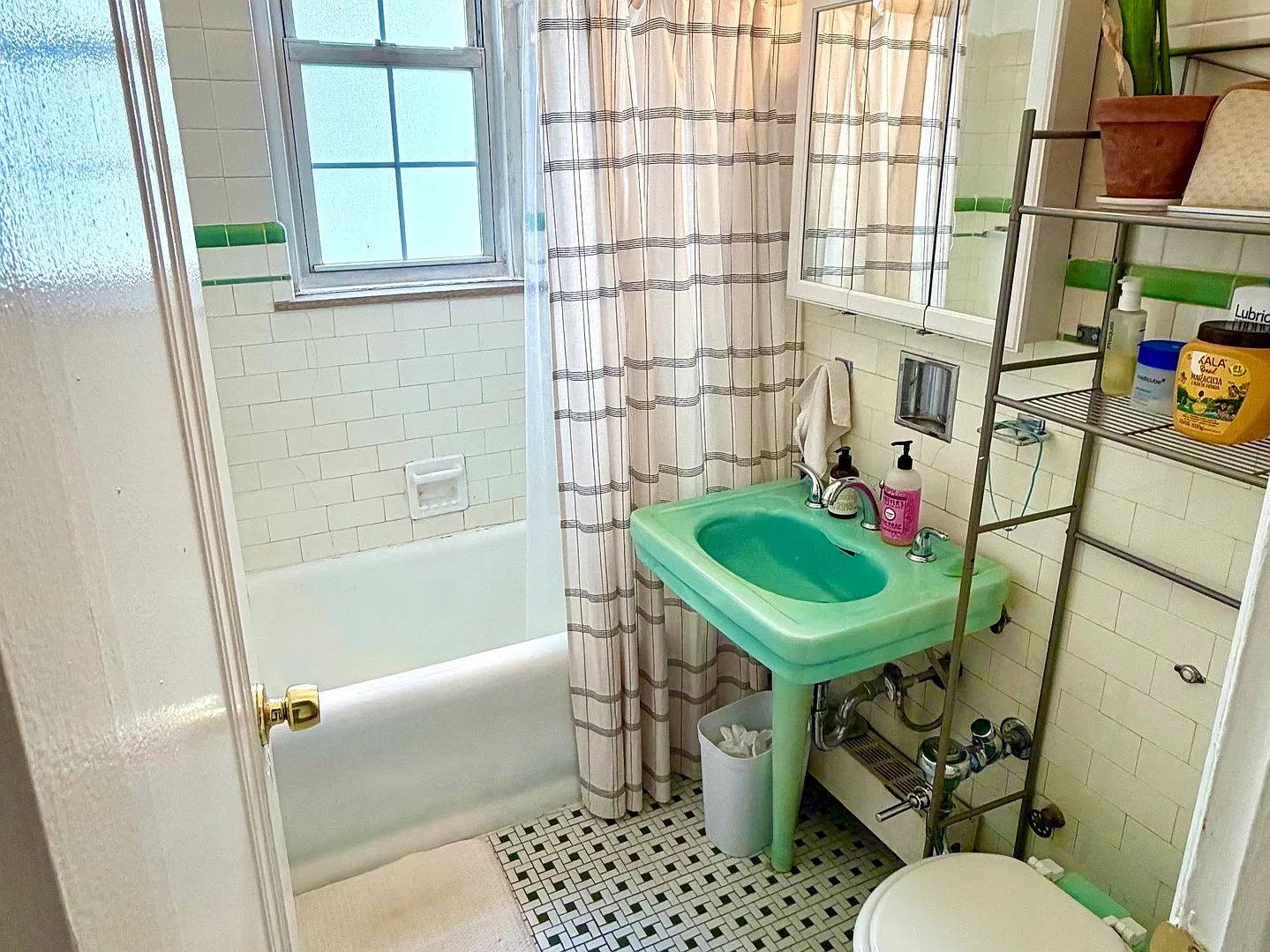 1 bed, 800 sqft, $1,700 — Photo 4