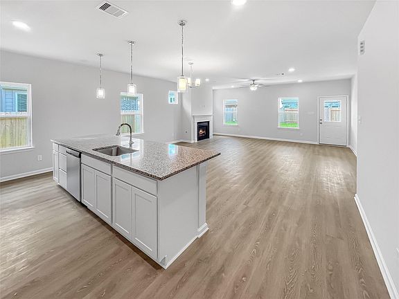 4th image of 1910 Temple Grove Dr