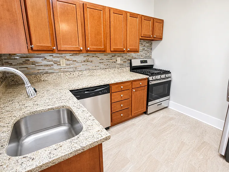 6606-6608 Dalzell Pl — Photo 6