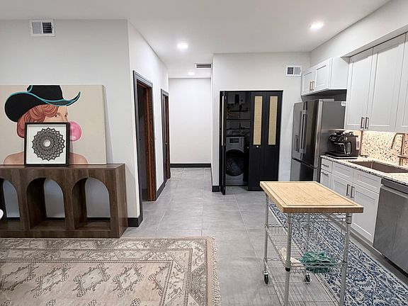 4th image of 1936 S Racine Ave Unit 1