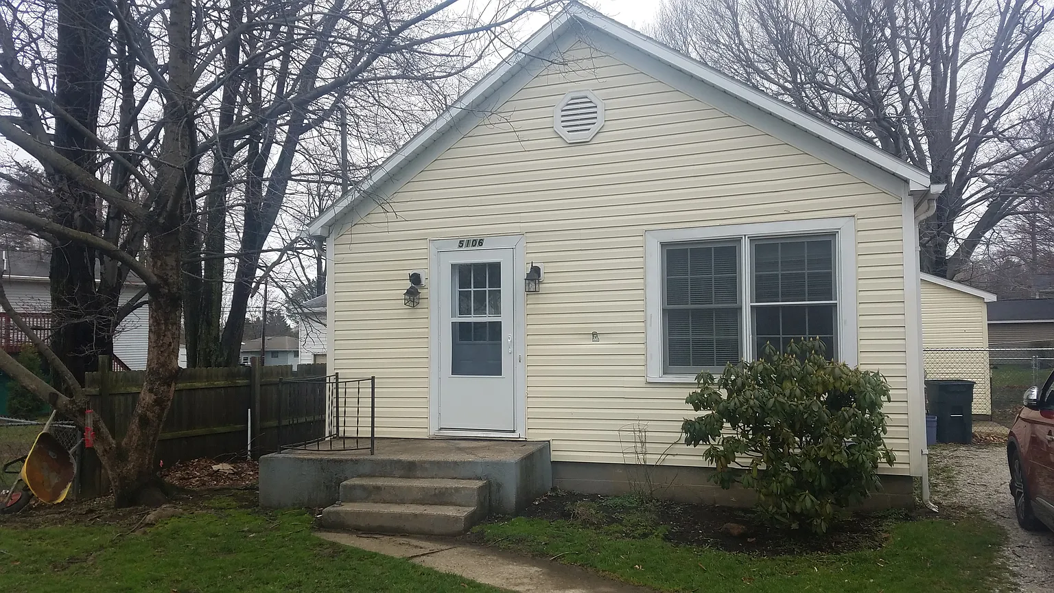 5106 Greenwood St photo 1