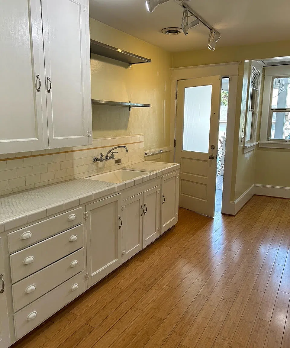 2 bed, 950 sqft, $2,675 — Photo 3