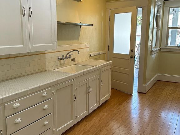 3rd image of 2024 Franklin Ave E #2