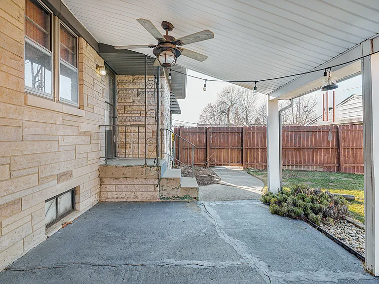 1052 N Layman Ave — Photo 30