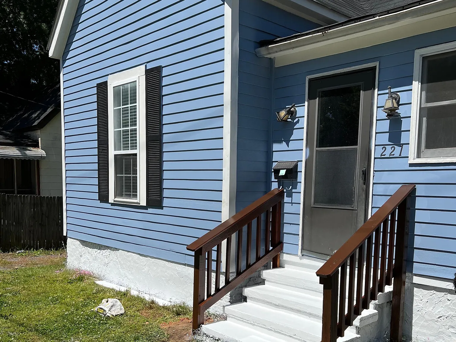 221 N Lee St — Photo 2