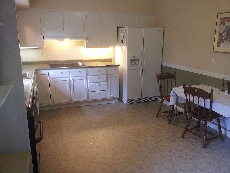 2nd image of 1821 Traveller Rd