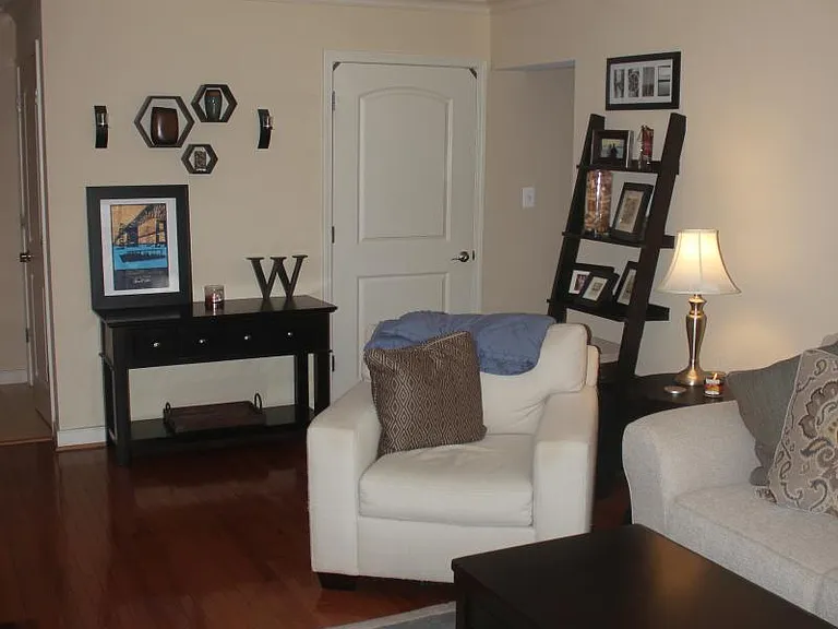 302 Hilltop Ln #F — Photo 9