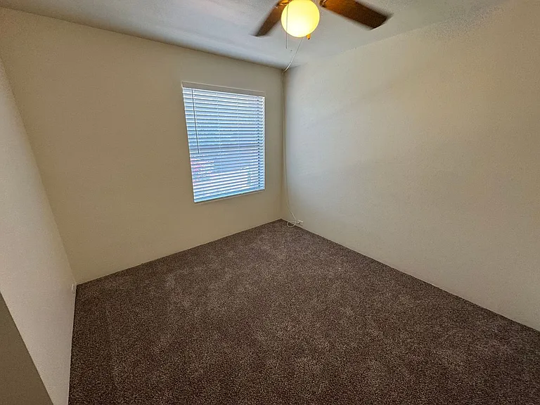 10420 N 10th St #3 — Photo 17