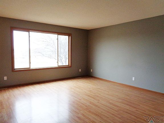 3rd image of 212 Pine Dr