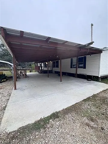 4 bed, 2.0 bath, 2000 sqft, $1,300 — Photo 3