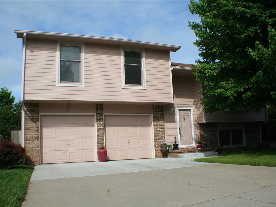 1st image of 327 N Oakwood Ct