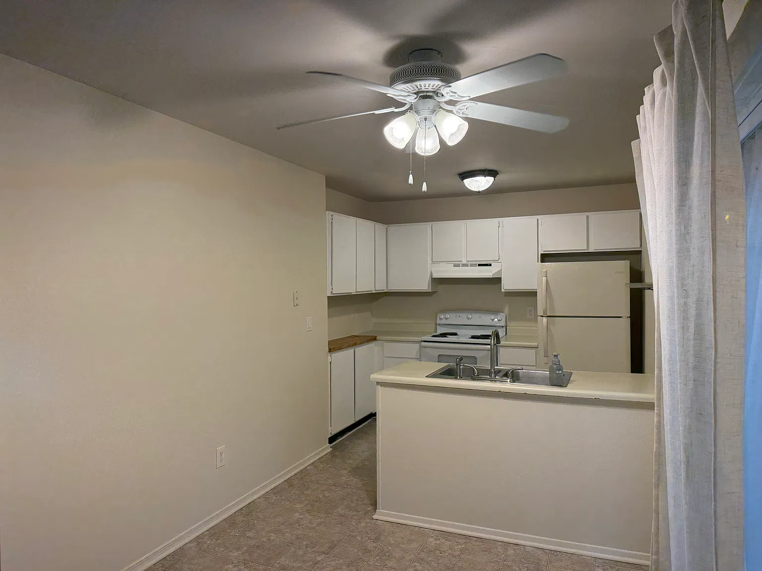 2 bed, 805 sqft, $1,400 — Photo 4