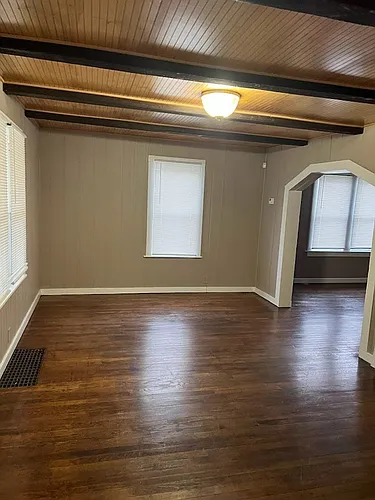 427 W Vinyard St Photo 1