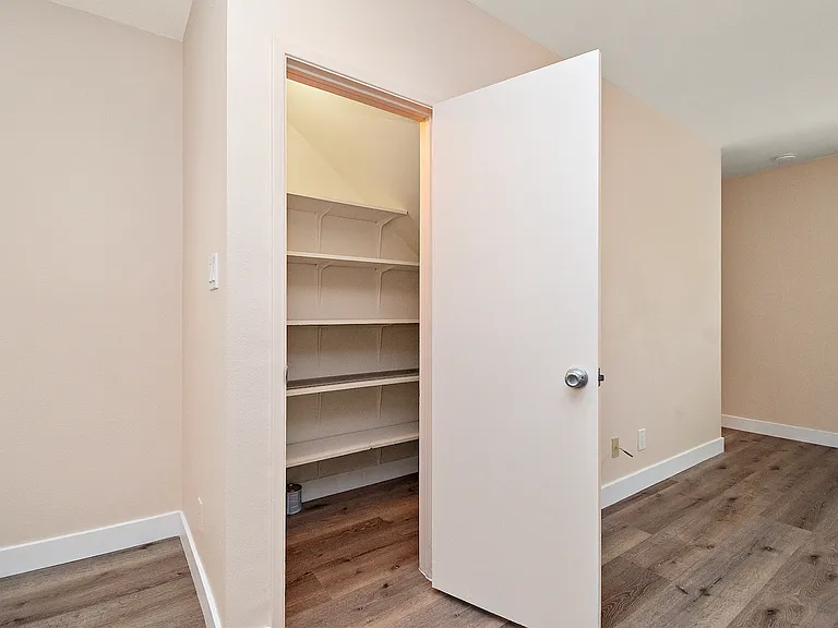 430 N Maria Ave — Photo 12