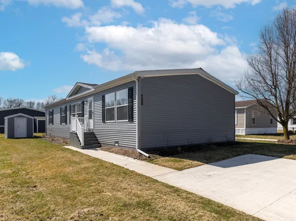 657 N Gallery Dr #101, Eaton Rapids, MI 48827