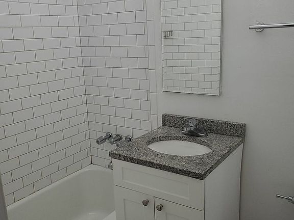 4th image of 31-35 Crescent St #7S