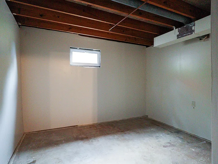 633 Tarpley Ln — Photo 15
