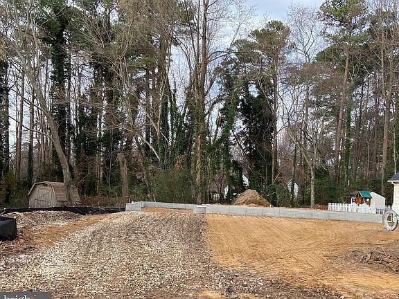 4th image of 571 Lake Dr