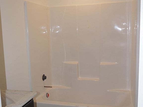 4th image of 39 Clover Gln