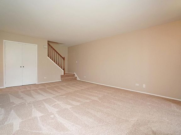 3rd image of 360 Washington Ct