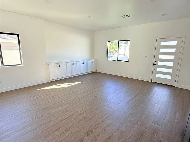 1664 Glen Ave — Photo 17