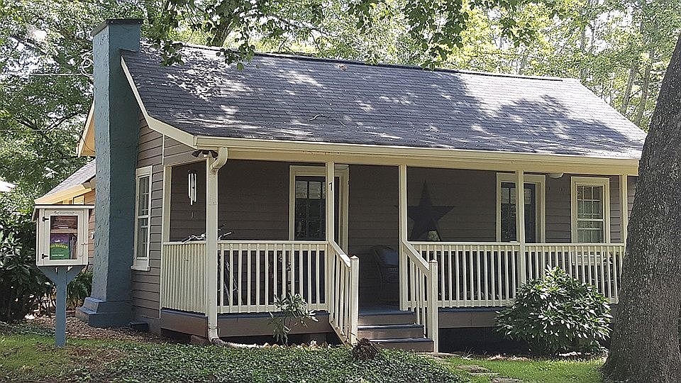 1st image of 7 S Derrick St