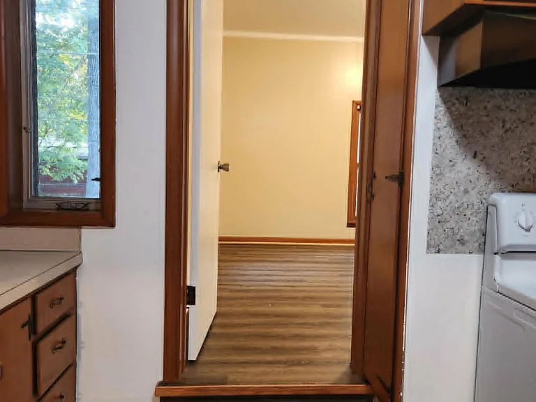 107 E Mockingbird Ln — Photo 17