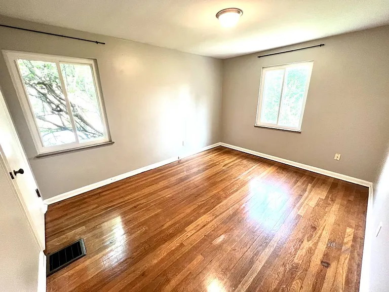 1527 Waltham Rd — Photo 11