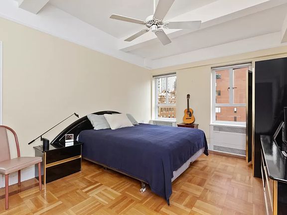 4th image of 20 E 35th St APT 14B