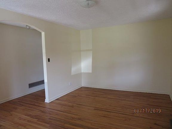 2nd image of 203 Herbert St