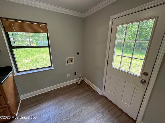 4th image of 5601 Wildwood Rd