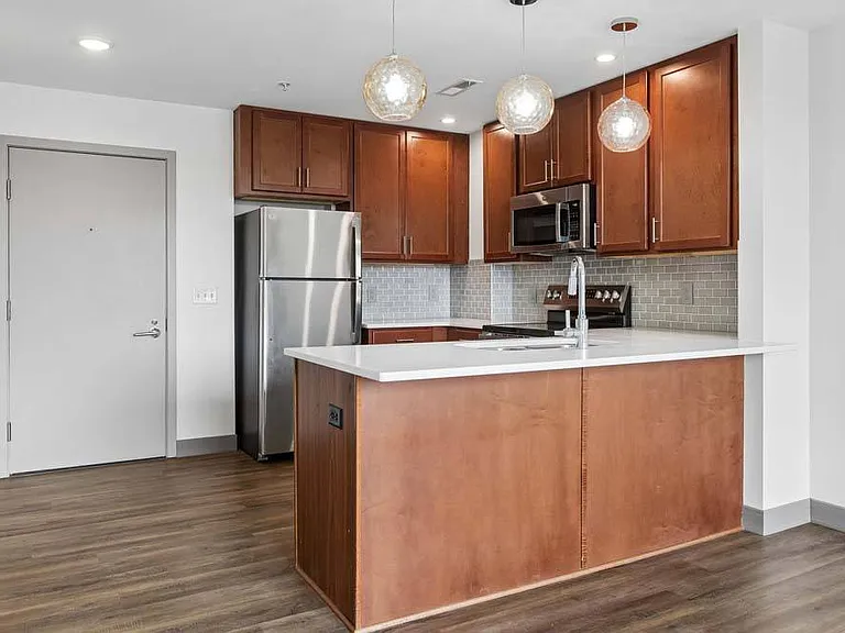 Midtown Crossing Apartments — Photo 106