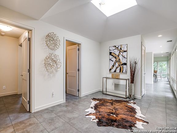 2nd image of 34 Tilbury Ln