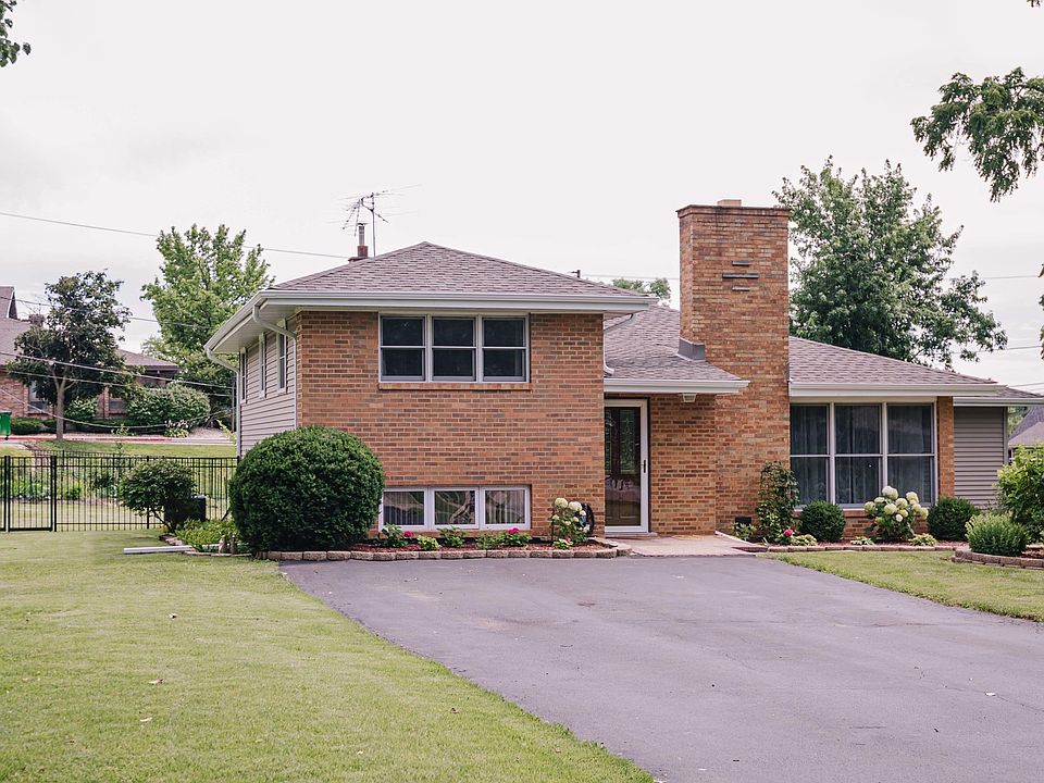 1st image of 8827 W 131st Pl