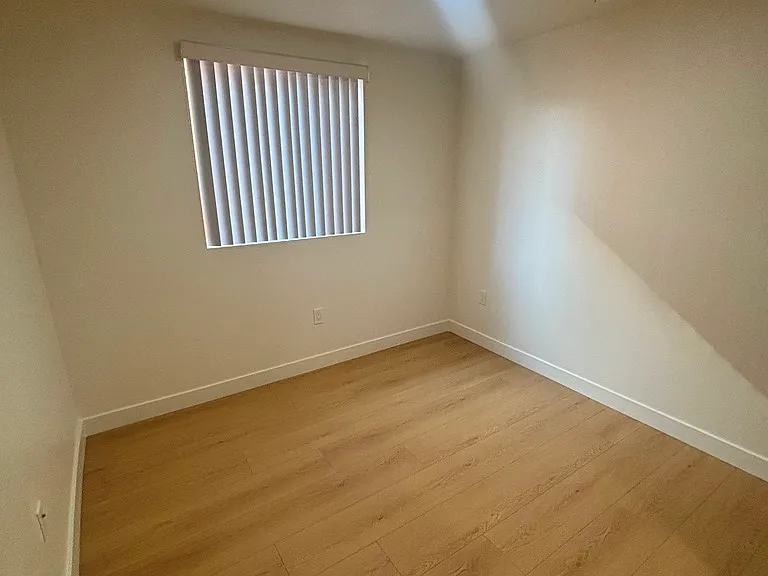 313 E 59th Pl — Photo 9